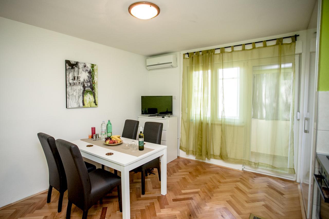 Apartment Omis Holiday Экстерьер фото
