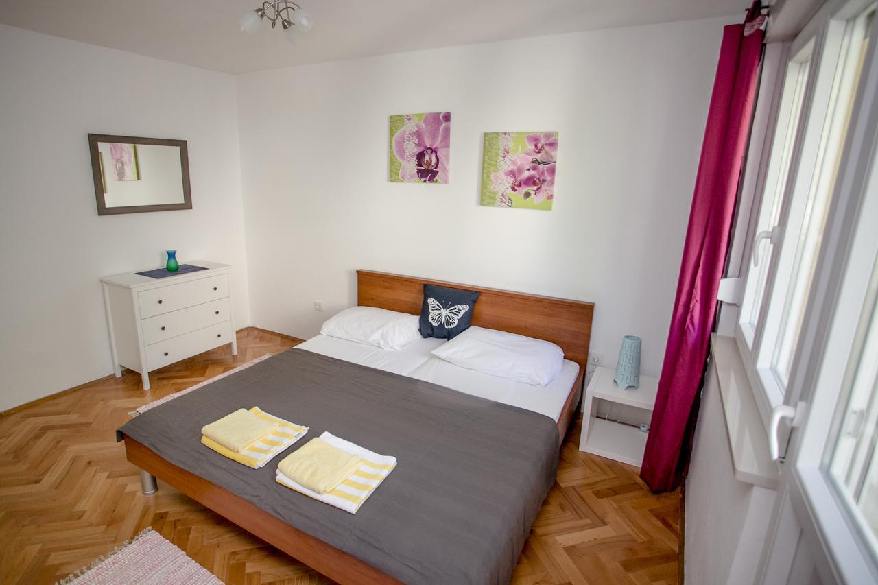 Apartment Omis Holiday Экстерьер фото