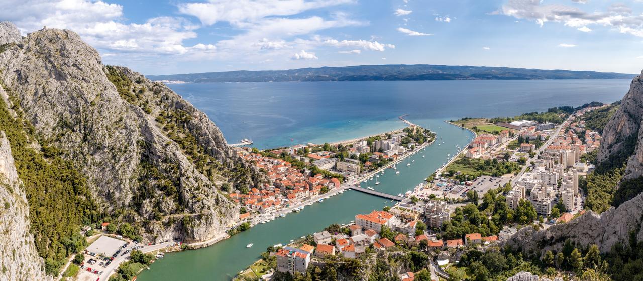 Apartment Omis Holiday Экстерьер фото
