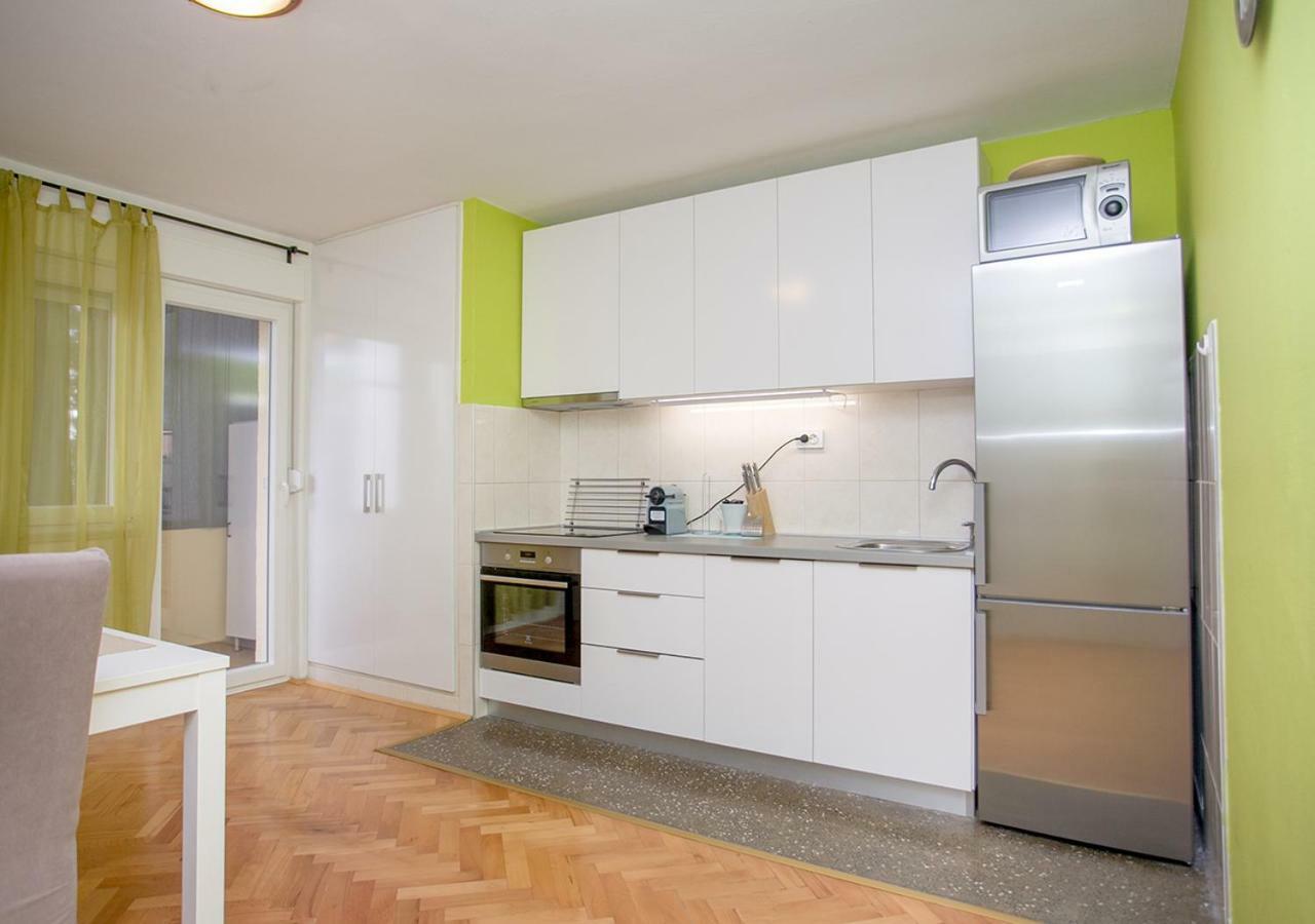 Apartment Omis Holiday Экстерьер фото