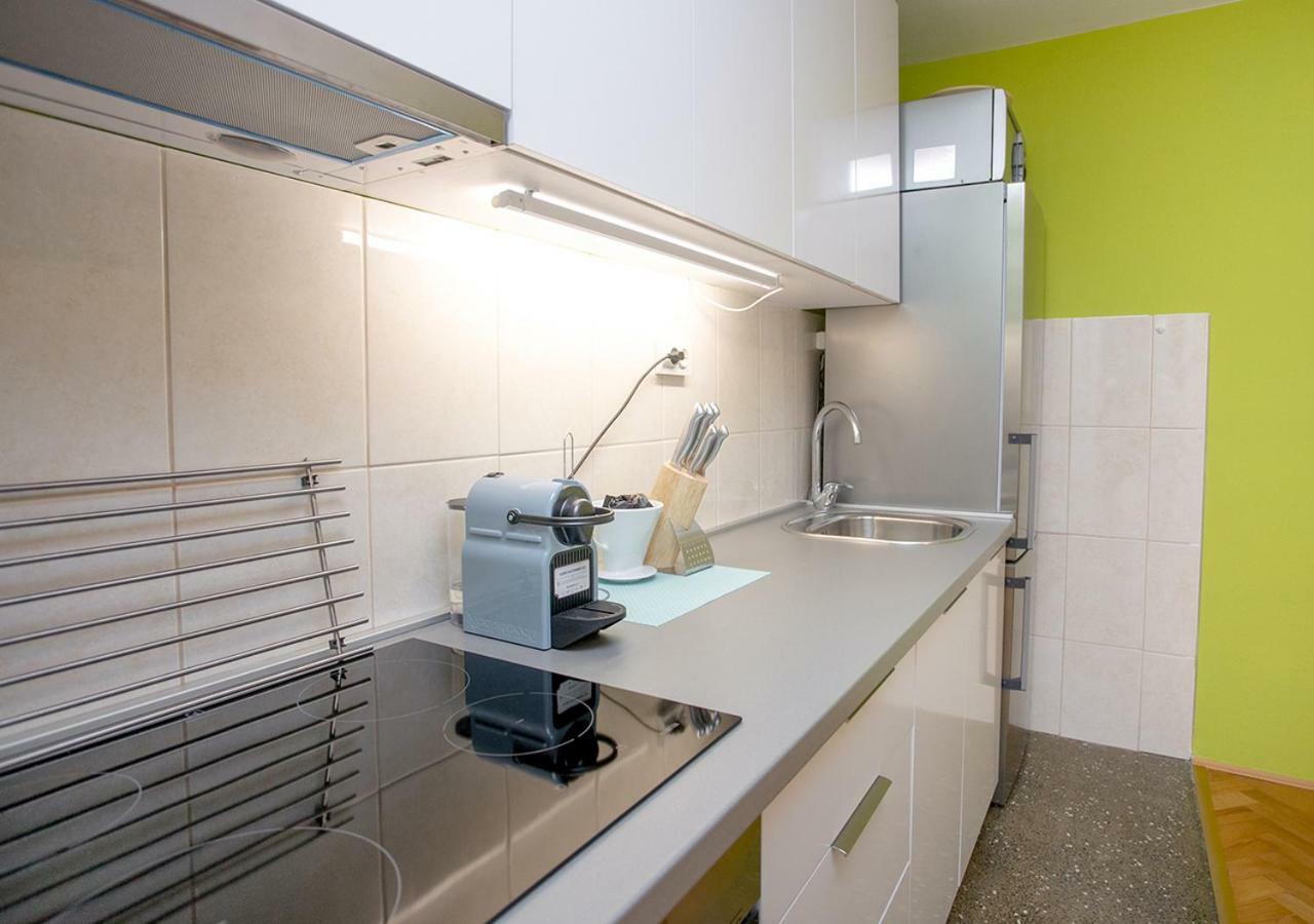 Apartment Omis Holiday Экстерьер фото